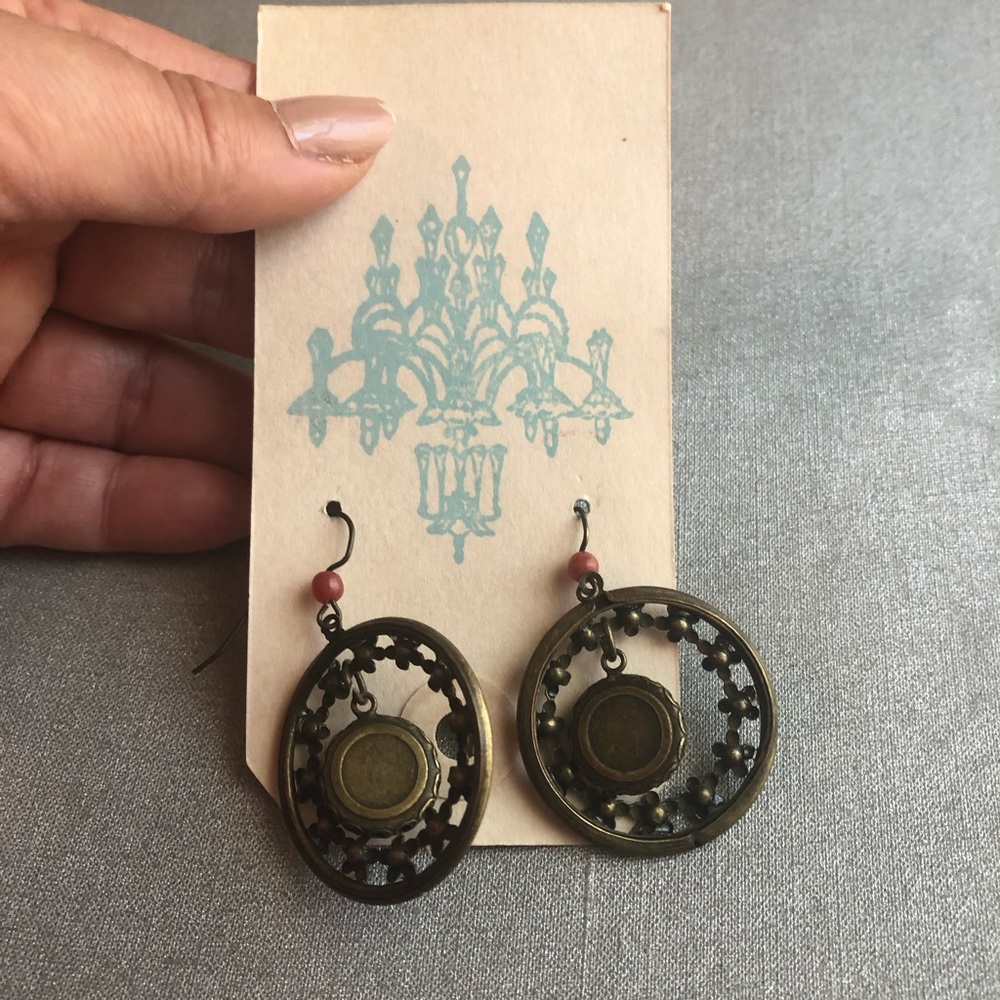 Sweet Romance Blue Stone Earrings - NWOT - Picture 6 of 7